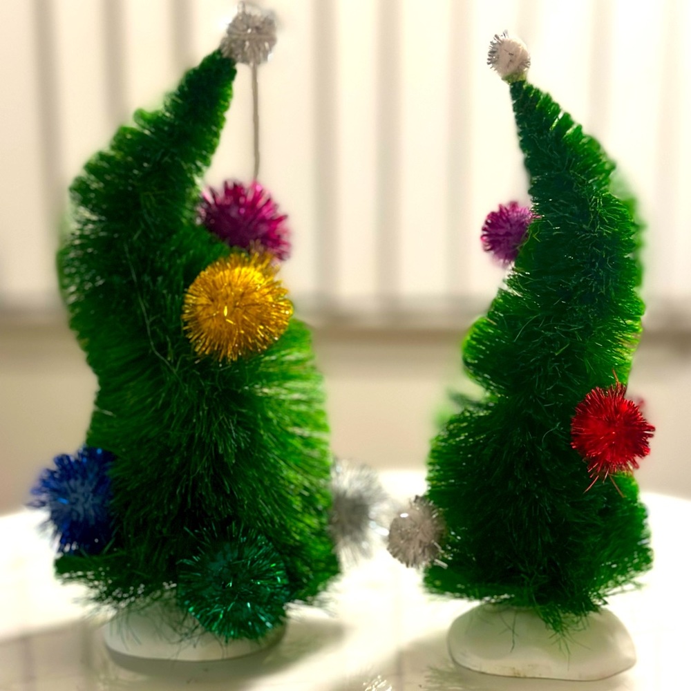 Dept 56 Grinch Village Wonky Trees